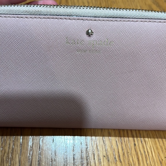 KATE SPADE | Baby Pink Full Zip Wallet - Picture 2 of 11